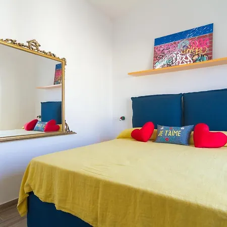 Lägenhet San Gennaro Modern Flat